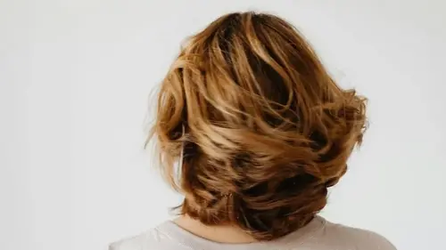 Лунный календарь стрижек апреля 2026 года: когда подстричься, чтобы волосы засияли