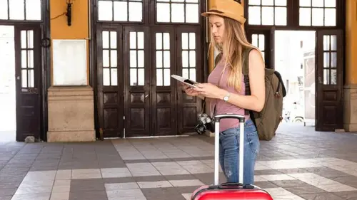 Туристические расходы, которые не оправдывают себя: на что вы просто выбрасываете деньги