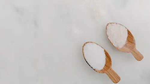 Сахар или соль: что сильнее разрушает ваше здоровье — эксперты раскрыли правду