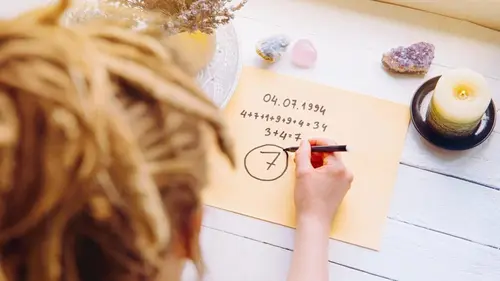 Стальной характер и мудрость: какие числа рождения делают женщину опорой семьи