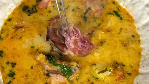 Капустовая — как приготовить густой закарпатский суп с копчеными ребрами, колбасой и сливками