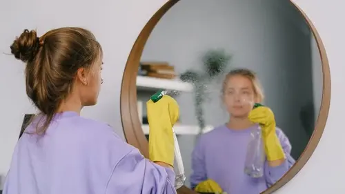 Эксперты раскрыли семь роковых ошибок во время мытья зеркал, из-за которых всегда остаются разводы