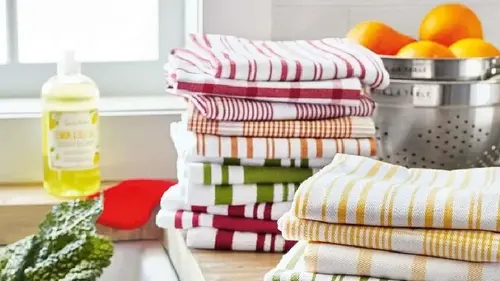 Постирайте кухонные полотенца с этим средством — и вы их не узнаете: будут, как из магазина
