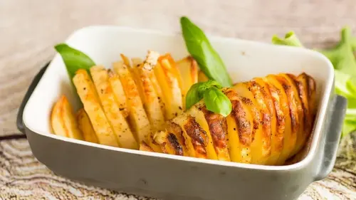 Картошка-гармошка в духовке рецепт гарнира с эффектной подачей