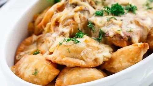Пельмени с сыром и сметаной в духовке: оригинальный способ приготовить любимое блюдо