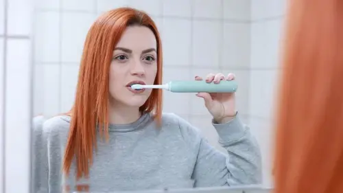 Утренние привычки, которые вредят здоровью: как мы незаметно портим свои зубы и кожу
