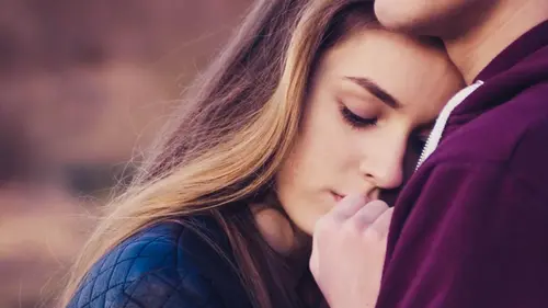 Эти 4 способа флирта, которыми твоя бабка покорила деда, до сих пор работают на отлично