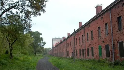 В самом длинном здании Европы откроют отель: его длина превышает 2 километра