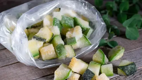 Всего 2 минуты и кабачки сохранят вкус на всю зиму: как правильно заморозить овощи