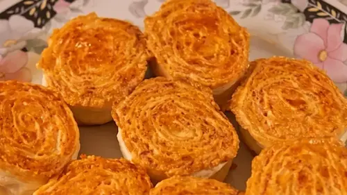 Хрустящий лаваш с сыром и колбасой: рецепт быстрой закуски