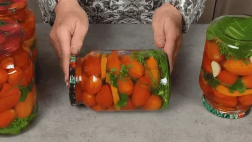 Как приготовить идеальный маринад, чтобы помидоры получились вкусными: добавьте этот ингредиент