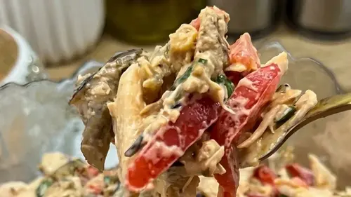 Салат с баклажанами, курицей и помидорами: простой рецепт