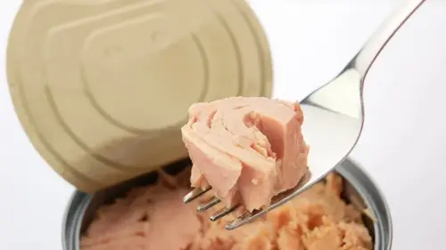 Один продукт из холодильника сделает консервированный тунец гораздо вкуснее