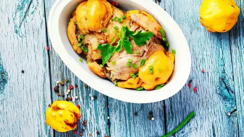 Куриное филе тушеное с айвой в соевом соусе: рецепт вкусного горячего с фруктовой ноткой